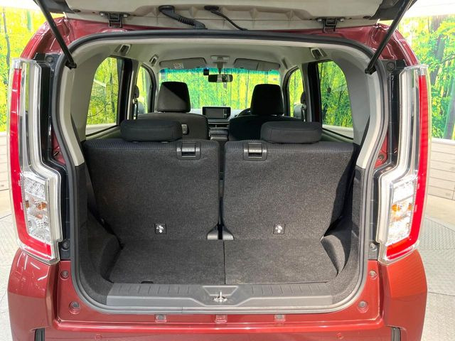 ���i�̂���������ʋ΁A���}���ɏ\���ȉ׎��X�y�[�X���m�ۂ��Ă���܂��B�Z�J���h�V�[�g��|���ƁA�傫�ȉו��̐ύڂ��\�ł���