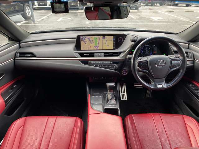 スリークロス滋賀店は総在庫200台以上展示!お客様のお気に入りの1台がきっと見つかります!軽自動車、普通車、キャンピングカーに福祉車両まで店頭に無い在庫もお探しできます♪お気軽にご来店ください!