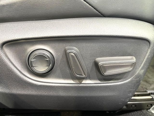 【パワーシート】スイッチ一つで簡単にシートの微調整が可能!電動だから力もいりません!快適なシートポジションにセットして、快適なドライブをお楽しみください。