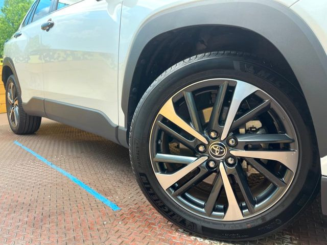 �y����18�C���`�A���~�z�C�[���z�O�ςɃ}�b�`���������A���~�z�C�[���𑕒����Ă���܂��B�e��ЊO�A���~�z�C�[����A�X�^�b�h���X�^�C�����戵�����Ă���܂��B���񂲑��k����������