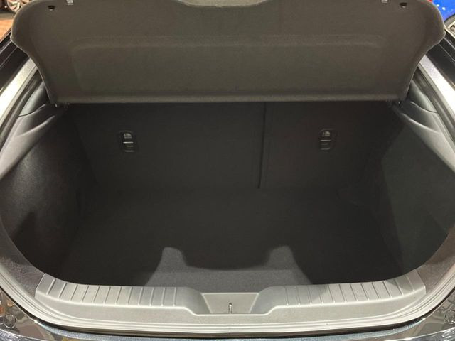 ���i�̂���������ʋ΁A���}���ɏ\���ȉ׎��X�y�[�X���m�ۂ��Ă���܂��B