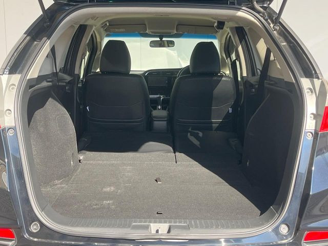 ���i�̂���������ʋ΁A���}���ɏ\���ȉ׎��X�y�[�X���m�ۂ��Ă���܂��B�Z�J���h�V�[�g��|���ƁA�傫�ȉו��̐ύڂ��\�ł���