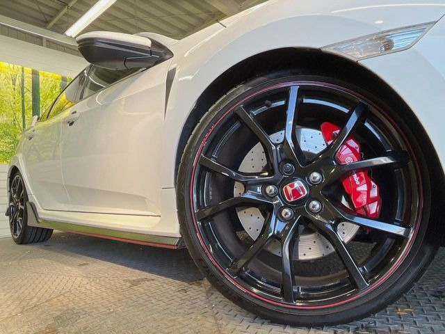 �y����20�C���`�A���~�z�C�[���z�O�ςɃ}�b�`���������A���~�z�C�[���𑕒����Ă���܂��B�e��ЊO�A���~�z�C�[����A�X�^�b�h���X�^�C�����戵�����Ă���܂��B���񂲑��k����������