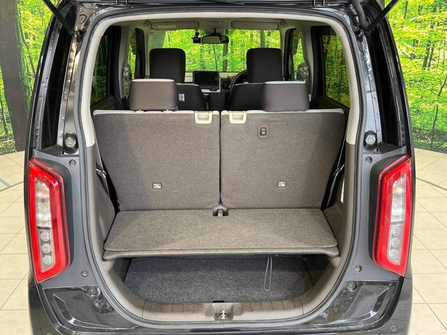 ���i�̂���������ʋ΁A���}���ɏ\���ȉ׎��X�y�[�X���m�ۂ��Ă���܂��B�Z�J���h�V�[�g��|���ƁA�傫�ȉו��̐ύڂ��\�ł���