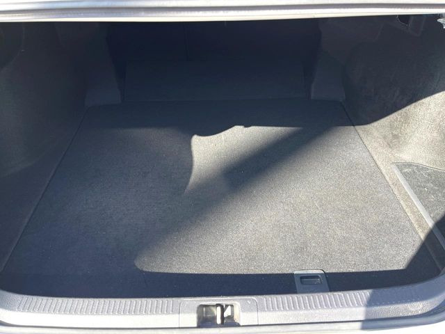 ���i�̂���������ʋ΁A���}���ɏ\���ȉ׎��X�y�[�X���m�ۂ��Ă���܂��B