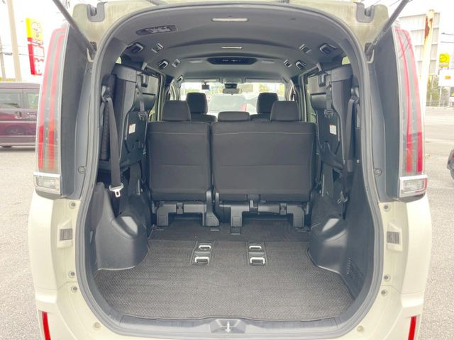 ���i�̂���������ʋ΁A���}���ɏ\���ȉ׎��X�y�[�X���m�ۂ��Ă���܂��B�T�[�h�V�[�g��|���ƁA�傫�ȉו��̐ύڂ��\�ł���