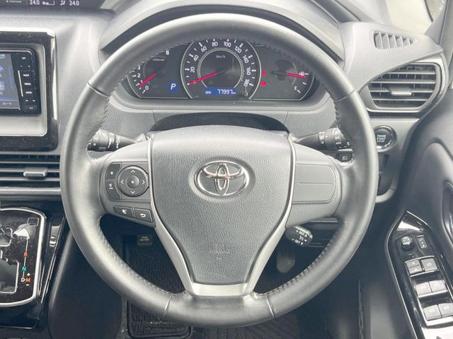 �y�����v�����X�e�A�����O�z�㎿�Ȋv���g�p���邱�ƂŁA��ɂ����������݂ƂĂ��^�]���₷���n���h���ł���