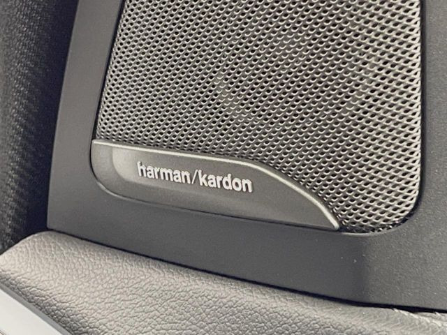 ��harman/kardon�T�E���h�V�X�e��:�I�[�f�B�I��僁�[�J�[����|����v���~�A���X�s�[�J�[�𑕔��B�����̃X�s�[�J�[����A���̗������܂ŕ����鍂�i���ȉ��y�����y���݂��������܂��B