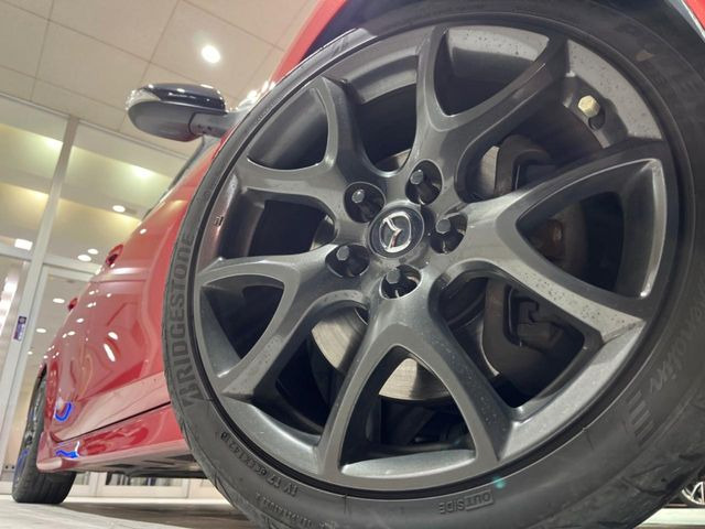 �y����18�C���`�A���~�z�C�[���z�O�ςɃ}�b�`���������A���~�z�C�[���𑕒����Ă���܂��B�e��ЊO�A���~�z�C�[����A�X�^�b�h���X�^�C�����戵�����Ă���܂��B���񂲑��k����������