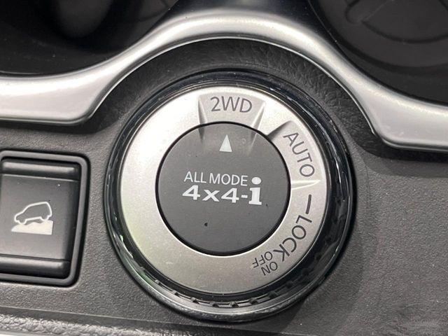 �y�I�[�����[�h4&times;4�z2WD/4WD���[�h����y�ɐ؂�ւ��\�B�R��d����2WD�A�X�^�b�N���ɖ𗧂�LOCK�AAUTO���[�h�ł�4WD�̔z���������Œ������A�H�ʏ󋵂��킸���肵��������T�|�[�g�B