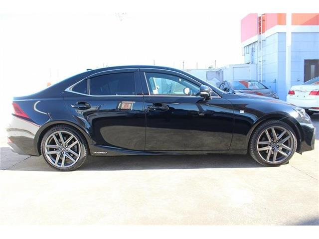 弊社はあいおいニッセイ同和損保代理店です。全営業社員が保険の募集人資格を取得しております。お気軽にご相談ください。