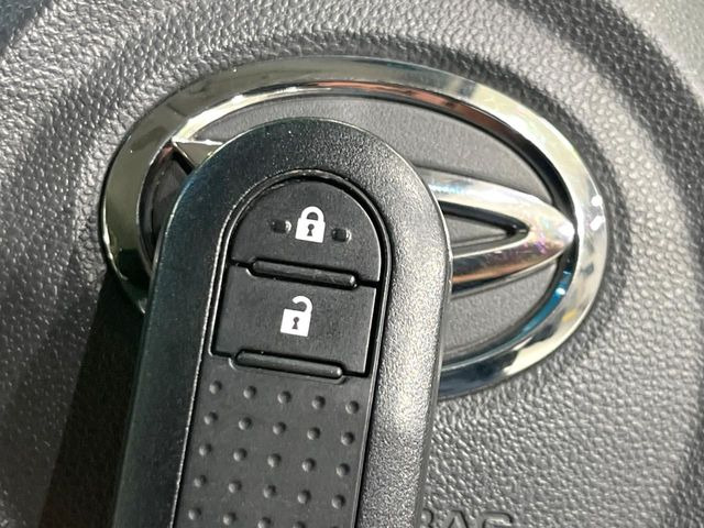 �y�L�[�t���[�V�X�e���z�J�o����|�P�b�g�ɓ��ꂽ�܂܂ł��h�A�̎{���E�������\�ȃX�}�[�g�L�[�𑕔��B�G���W���̃I���E�I�t�����J�M�����o���K�v����������Ƃ��Ă��֗��ł���