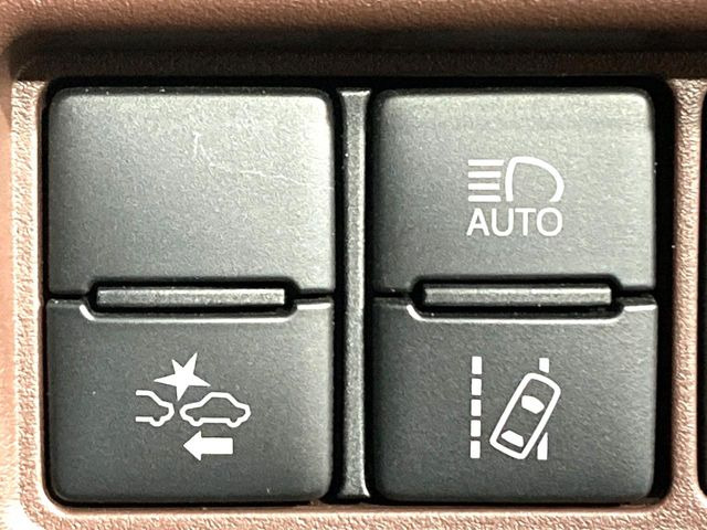 【トヨタセーフティセンス】走行中に前方の車両等を認識し、衝突しそうな時は警報とブレーキで衝突回避と被害軽減をアシスト。より安全にドライブをお楽しみいただけます。