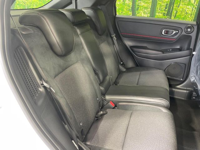 ���i���ȃI���W�i���t���A�}�b�g���I�v�V�����ɂĂ��p�ӂ��Ă���܂��B���D���ȃf�U�C����J���[�����Ԃɍ��킹�đI��ł����������Ƃ��ł��܂���