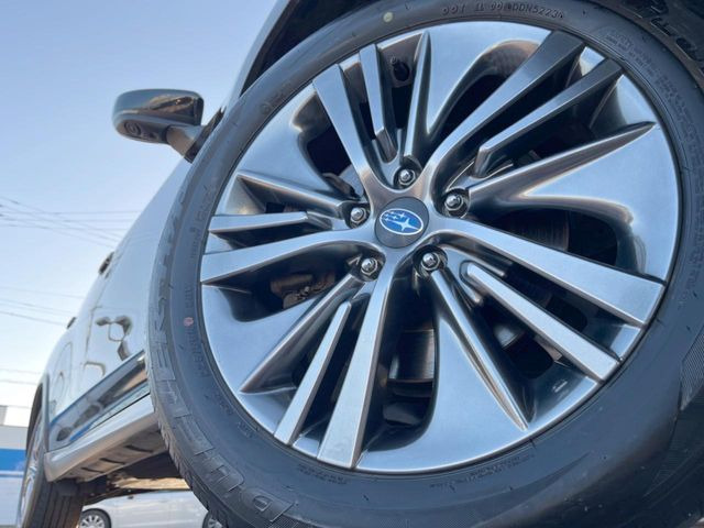 �y����18�C���`�A���~�z�C�[���z�O�ςɃ}�b�`���������A���~�z�C�[���𑕒����Ă���܂��B�e��ЊO�A���~�z�C�[����A�X�^�b�h���X�^�C�����戵�����Ă���܂��B���񂲑��k����������