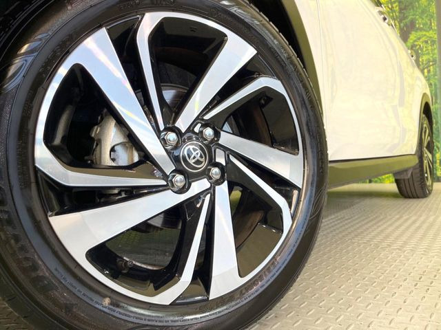 【純正アルミ17インチホイール】外観にマッチした純正アルミホイールを装着しております。各種社外アルミホイールや、スタッドレスタイヤも取扱いしております。是非ご相談ください♪