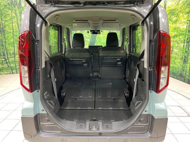 ���i�̂���������ʋ΁A���}���ɏ\���ȉ׎��X�y�[�X���m�ۂ��Ă���܂��B�Z�J���h�V�[�g��|���ƁA�傫�ȉו��̐ύڂ��\�ł���