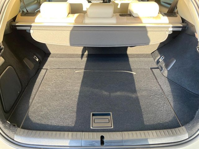 ���i�̂���������ʋ΁A���}���ɏ\���ȉ׎��X�y�[�X���m�ۂ��Ă���܂��B