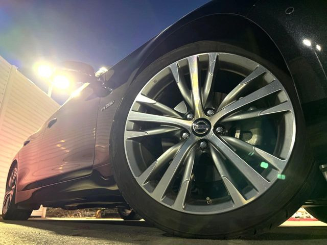 �y����19�C���`�A���~�z�C�[���z�O�ςɃ}�b�`���������A���~�z�C�[���𑕒����Ă���܂��B�e��ЊO�A���~�z�C�[����A�X�^�b�h���X�^�C�����戵�����Ă���܂��B���񂲑��k����������