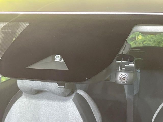 �y�C���e���W�F���g�G�}�[�W�F���V�[�u���[�L�z�t�����g�J�����őO���̎ԗ�����s�҂����m�B�Փ˂������Ȏ��͏Փ˔�Q�y���u���[�L���쓮�A�Փˉ�����T�|�[�g�B�����S�Ƀh���C�u�����y���݂��������܂��B