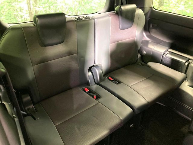 3列目シートはもちろん状態良好☆大人でもゆったりと座って頂けますので、大人数でのお出かけもラクラクです♪ご家族で、気の知れた仲間で、ドライブに行くのが楽しみですね♪
