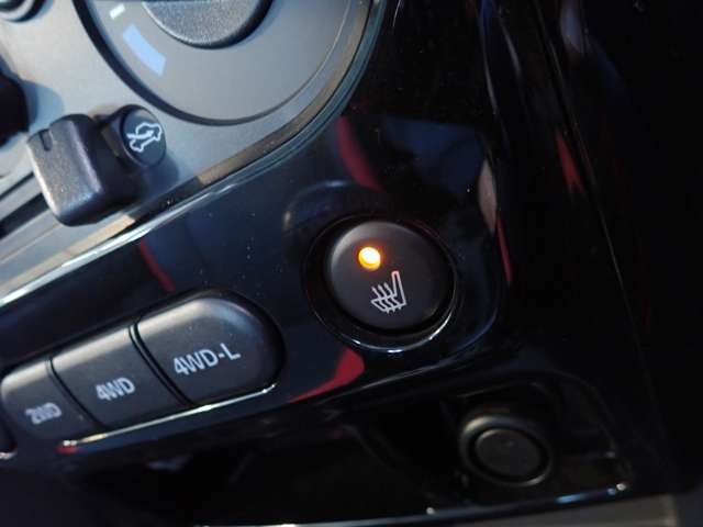 ���V�[�g�q�[�^�[����!�G�A�R���ɔ�ׂĒg�܂�X�s�[�h�������̂œ~�ł����K�ɉ߂����܂��B�₦���ŔY�܂�Ă�����ɂ����A�܂��A�G�A�R���ɔ�ׂĎԓ��̋�C���������ɂ����̂��A�������|�C���g�ł���