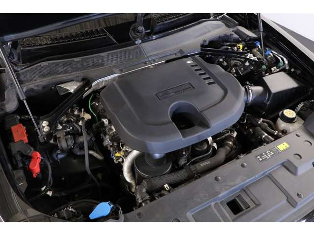3.0L ����6�C��DOHC�^�[�{(�f�B�[�[��)+���[�^�[�A�G���W��:300ps/66.3kgm ���[�^�[:18ps/4.3kgm�A�S��&times;�S��&times;�S��mm 4945&times;1995&times;1970mm�A�ԗ��d�� 2460kg