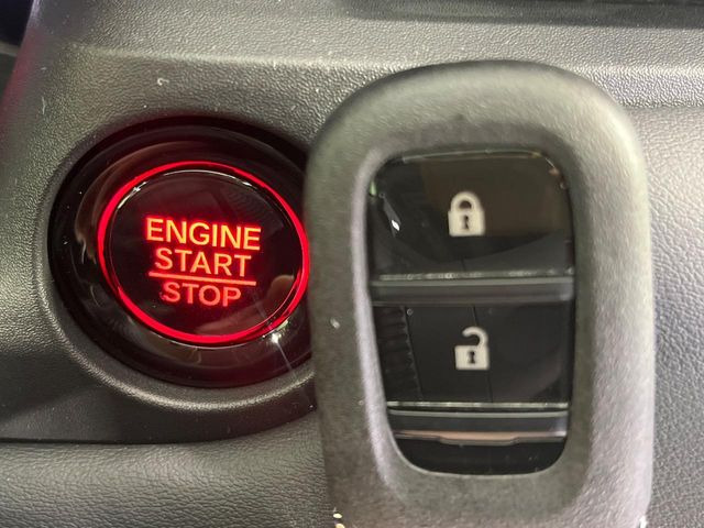 �yHonda�X�}�[�g�L�[�z�J�o����|�P�b�g�ɓ��ꂽ�܂܂ł��h�A�̎{���E�������\�ȃX�}�[�g�L�[�𑕔��B�G���W���̃I���E�I�t�����J�M�����o���K�v����������Ƃ��Ă��֗��ł���