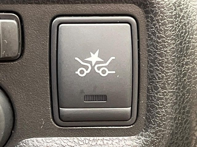 �y�G�}�[�W�F���V�[�u���[�L�z���s���ɑO���̎ԗ�����F�����A�Փ˂������Ȏ��͌x��ƃu���[�L�ŏՓˉ���Ɣ�Q�y�����A�V�X�g�B�����S�Ƀh���C�u�����y���݂��������܂��B