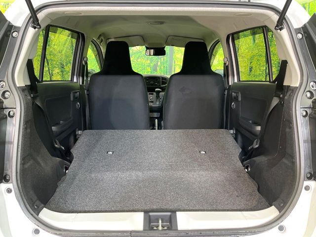 ���i�̂���������ʋ΁A���}���ɏ\���ȉ׎��X�y�[�X���m�ۂ��Ă���܂��B�Z�J���h�V�[�g��|���ƁA�傫�ȉו��̐ύڂ��\�ł���