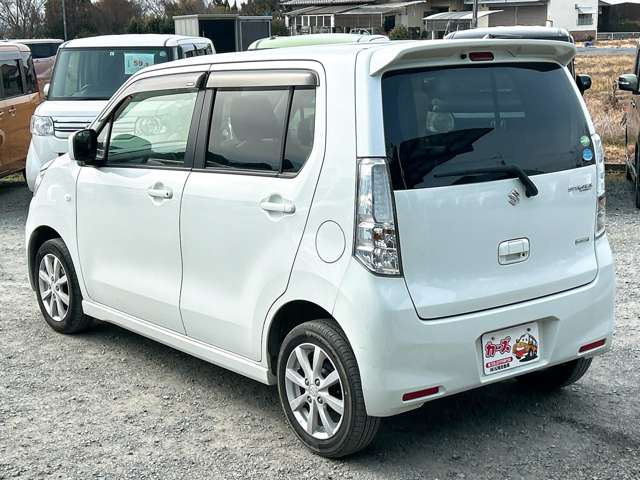 ���X�ł͌y�����Ԃ��畁�ʎԂ܂ŕ��L���I�[�����[�J�[�̎Ԏ�E�F�E�O���[�h��L�x�ɑ����Ă���܂��B