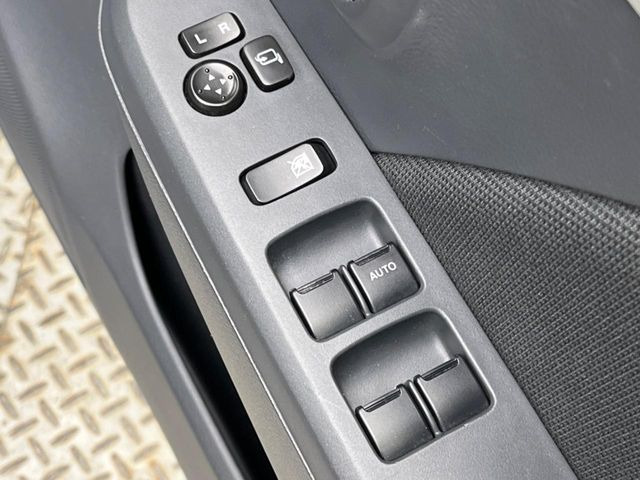 �y�d���i�[�~���[�z�T�C�h�~���[�͓d���i�[���ƂȂ��Ă���A�������ԏ�ł��L�Y�������X�N��}�����܂��B