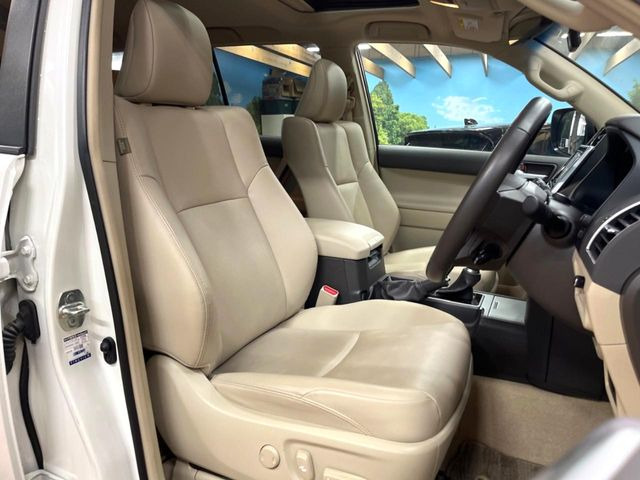 運転席シート廻りは使用感も少なく、良好な状態となっています。丁寧に使われていたことがよくわかりますね。