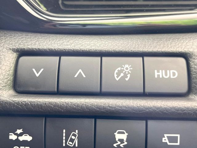 �y�J���[�w�b�h�A�b�v�f�B�X�v���C�z���݂̑��x�⑖�s�����f�W�^���\���ŉ^�]�ȑO���̃K���X�ɓ��e!�J���[�t���Ŏ��F���������A�^�]���ڐ������炳���K�v�ȏ����m�F�ł���̂łƂ��Ă��֗��ň��S!