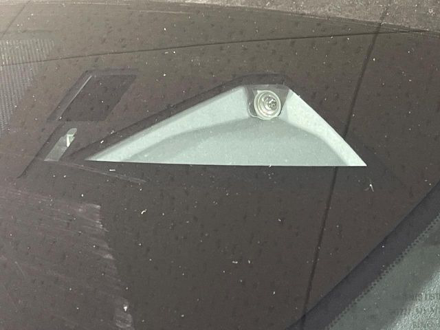 �y�X�}�[�g�u���[�L�T�|�[�g�z���s���ɑO���̎ԗ�����F�����A�Փ˂������Ȏ��͌x��ƃu���[�L�ŏՓˉ���Ɣ�Q�y�����A�V�X�g�B�����S�Ƀh���C�u�����y���݂��������܂��B