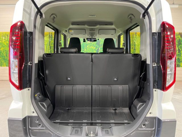 ���i�̂���������ʋ΁A���}���ɏ\���ȉ׎��X�y�[�X���m�ۂ��Ă���܂��B�Z�J���h�V�[�g��|���ƁA�傫�ȉו��̐ύڂ��\�ł���