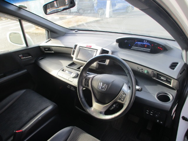 フリードスパイクハイブリッド1.5 ジャストセレクション