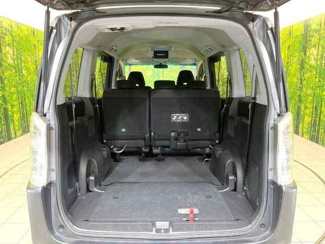 ���i�̂���������ʋ΁A���}���ɏ\���ȉ׎��X�y�[�X���m�ۂ��Ă���܂��B�Z�J���h�V�[�g��|���ƁA�傫�ȉו��̐ύڂ��\�ł���