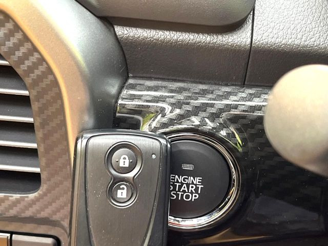 �y�L�[�t���[�V�X�e���z�J�o����|�P�b�g�ɓ��ꂽ�܂܂ł��h�A�̎{���E�������\�ȃX�}�[�g�L�[�𑕔��B�G���W���̃I���E�I�t�����J�M�����o���K�v����������Ƃ��Ă��֗��ł���