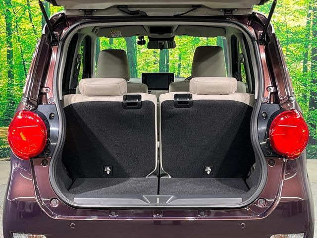 ���i�̂���������ʋ΁A���}���ɏ\���ȉ׎��X�y�[�X���m�ۂ��Ă���܂��B�Z�J���h�V�[�g��|���ƁA�傫�ȉו��̐ύڂ��\�ł���