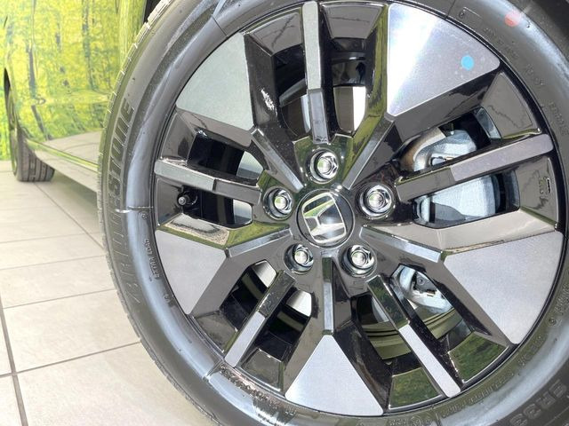 �y����16�C���`�A���~�z�C�[���z�O�ςɃ}�b�`���������A���~�z�C�[���𑕒����Ă���܂��B�e��ЊO�A���~�z�C�[����A�X�^�b�h���X�^�C�����戵�����Ă���܂��B���񂲑��k����������