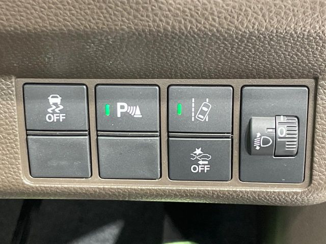 �y�z���_�Z���V���O�z���s���ɑO���̎ԗ�����F�����A�Փ˂������Ȏ��͌x��ƃu���[�L�ŏՓˉ���Ɣ�Q�y�����A�V�X�g�B�����S�Ƀh���C�u�����y���݂��������܂��B