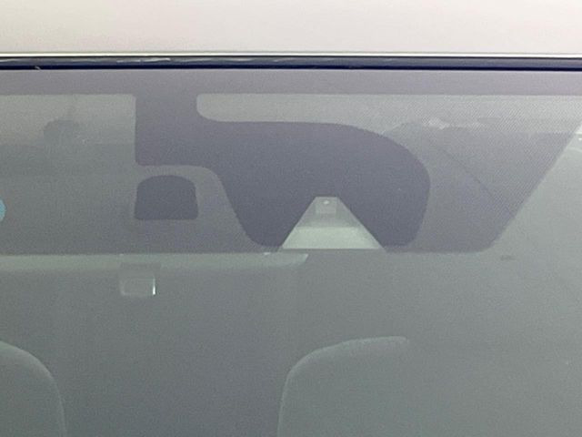 �y�G�}�[�W�F���V�[�u���[�L�z���s���ɑO���̎ԗ�����F�����A�Փ˂������Ȏ��͌x��ƃu���[�L�ŏՓˉ���Ɣ�Q�y�����A�V�X�g�B�����S�Ƀh���C�u�����y���݂��������܂��B