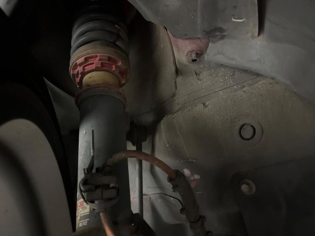 �y�u���b�c�ԍ����z�ԍ����Ⴍ�Ȃ�A�X�^�C���b�V���Ȍ����ڂƂȂ��Ă���܂��B�ԗ��̏d�S�������鎖�ŁA���s���̈��萫�����サ�܂���