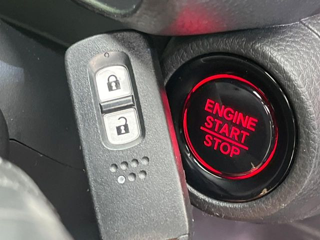 �yHonda�X�}�[�g�L�[�z�J�o����|�P�b�g�ɓ��ꂽ�܂܂ł��h�A�̎{���E�������\�ȃX�}�[�g�L�[�𑕔��B�G���W���̃I���E�I�t�����J�M�����o���K�v����������Ƃ��Ă��֗��ł���