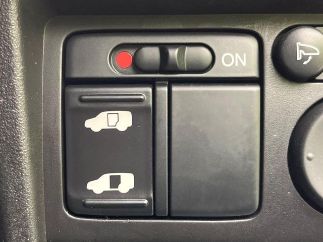 �y�p���[�X���C�h�h�A�z�X�}�[�g�L�[��^�]�Ȃ̃X�C�b�`�ŃX���C�h�h�A�̊J���\���d��������͂����ăh�A���J����K�v�������A���������q�l�ł��A�d���ו��������Ă��鎞�����N�ɊJ���߂ł��܂���