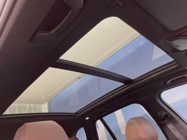 ���p�m���}�~�b�N�K���X���[�t:�唗�͂̃p�m���}���[�t�́A�㕔���Ȃɂ܂ő����Ă���A�J���I�ȋ�Ԃ����y���݂��������܂��B