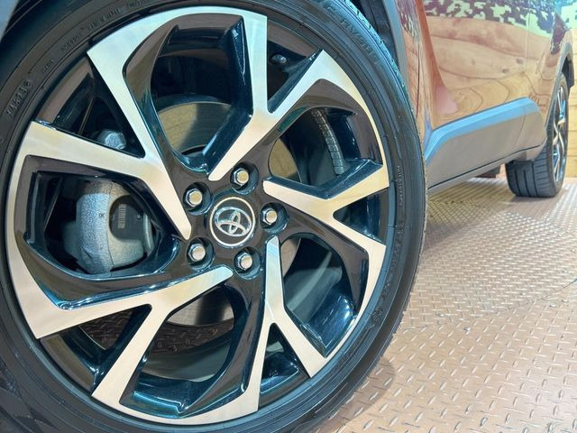 �y����18�C���`�A���~�z�C�[���z�O�ςɃ}�b�`���������A���~�z�C�[���𑕒����Ă���܂��B�e��ЊO�A���~�z�C�[����A�X�^�b�h���X�^�C�����戵�����Ă���܂��B���񂲑��k����������