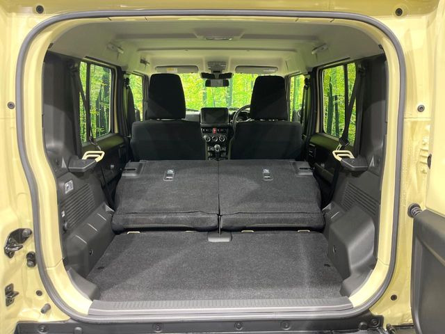 ���i�̂���������ʋ΁A���}���ɏ\���ȉ׎��X�y�[�X���m�ۂ��Ă���܂��B�Z�J���h�V�[�g��|���ƁA�傫�ȉו��̐ύڂ��\�ł���