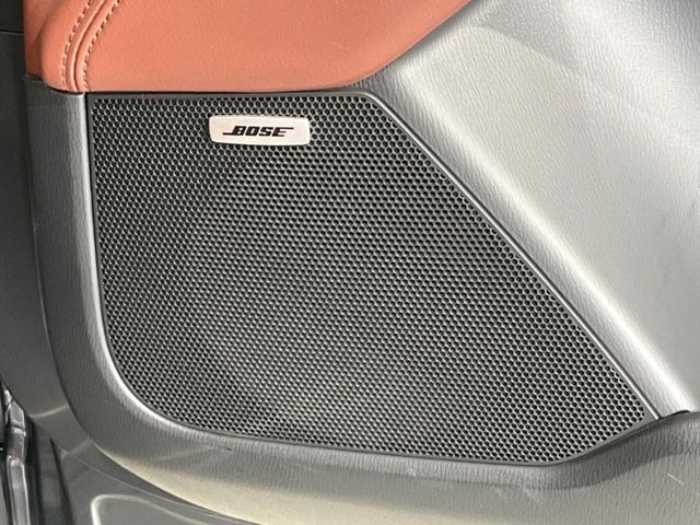 �yBOSE�T�E���h�V�X�e���z���[�J�[�I�v�V�����̍��i�ʃT�E���h�V�X�e���𓋍ځB��p�̃`���[�j���O���{���ꂽ�召�l�X�ȃX�s�[�J�[����ǎ��ȃT�E���h���t�ł��A�Տꊴ���ӂ�鉹����Ԃ����o���܂��B